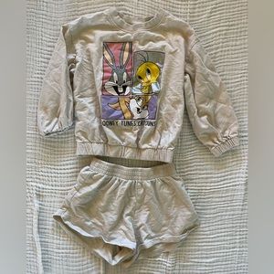 H&M Looney Tunes character Top and bottom set. Size 6